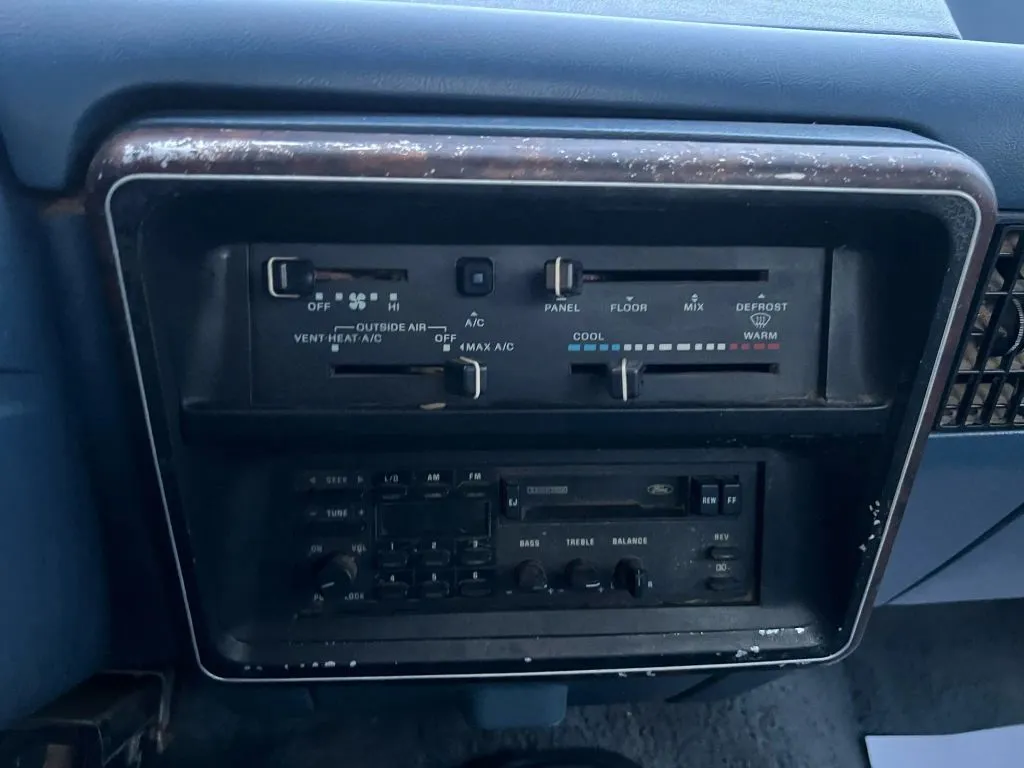 1987 Ford F-250 - Photo 12