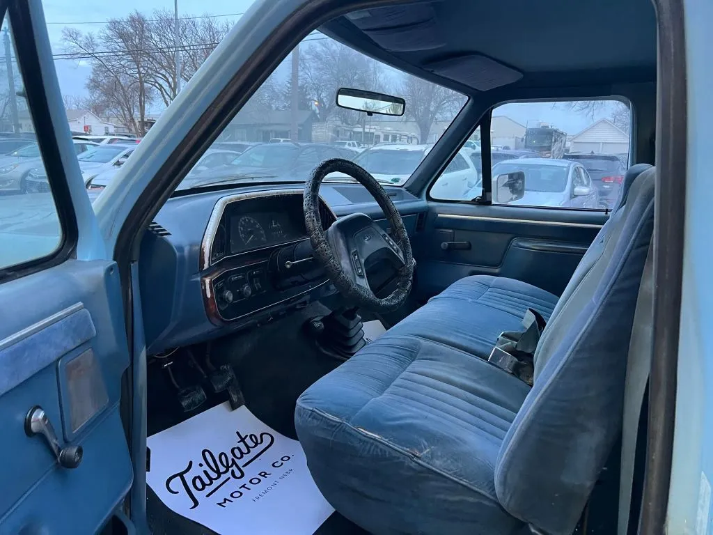 1987 Ford F-250 - Photo 9