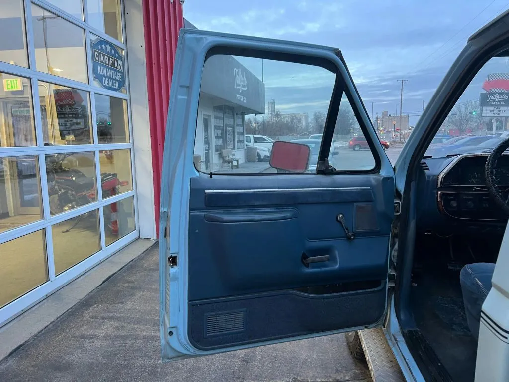 1987 Ford F-250 - Photo 8