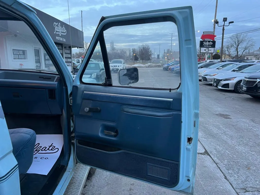1987 Ford F-250 - Photo 10
