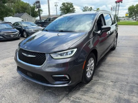 More photos of 2022 Chrysler Pacifica Touring L Van 4D at Tailgate Motor Co. (Fremont South), NE