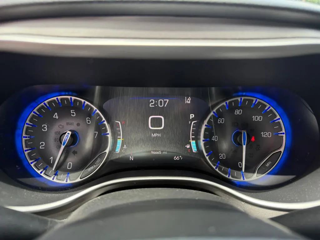 Chrysler Pacifica photo 18