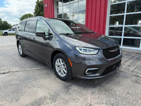 Photos of 2022 Chrysler Pacifica Touring L Van 4D for sale in Fremont, NE at Tailgate Motor Co. (Fremont South)