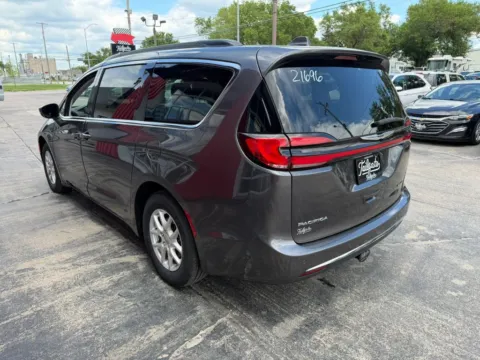 More photos of 2022 Chrysler Pacifica Touring L Van 4D at Tailgate Motor Co. (Fremont South), NE