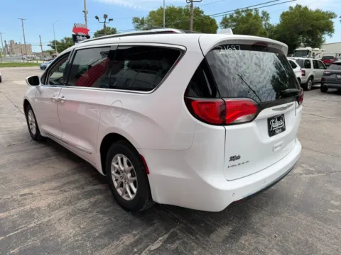 More photos of 2020 Chrysler Pacifica Touring L Minivan 4D at Tailgate Motor Co. (Fremont South), NE