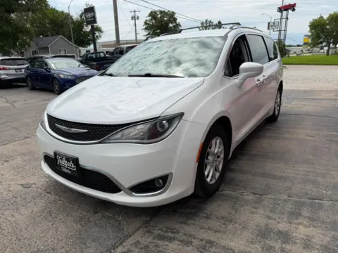 More photos of 2020 Chrysler Pacifica Touring L Minivan 4D at Tailgate Motor Co. (Fremont South), NE
