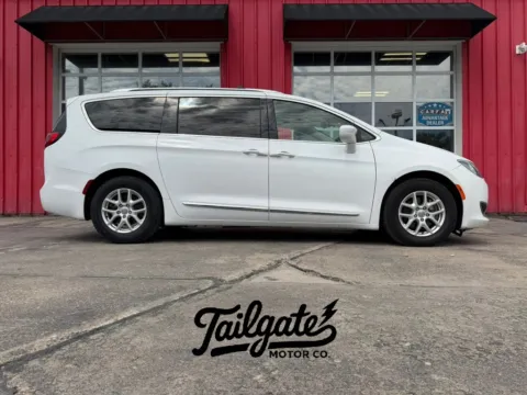 White 2020 Chrysler Pacifica Touring L Minivan 4D for sale in Fremont, NE