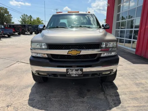 Another view of 2001 Chevrolet Silverado 2500 HD Crew Cab Short Bed for sale in Fremont, NE at Tailgate Motor Co. (Fremont South)