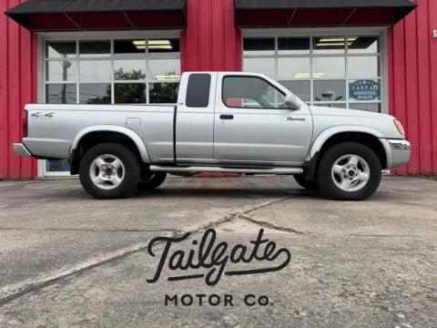 Silver 2000 Nissan Frontier King Cab XE for sale in Fremont, NE