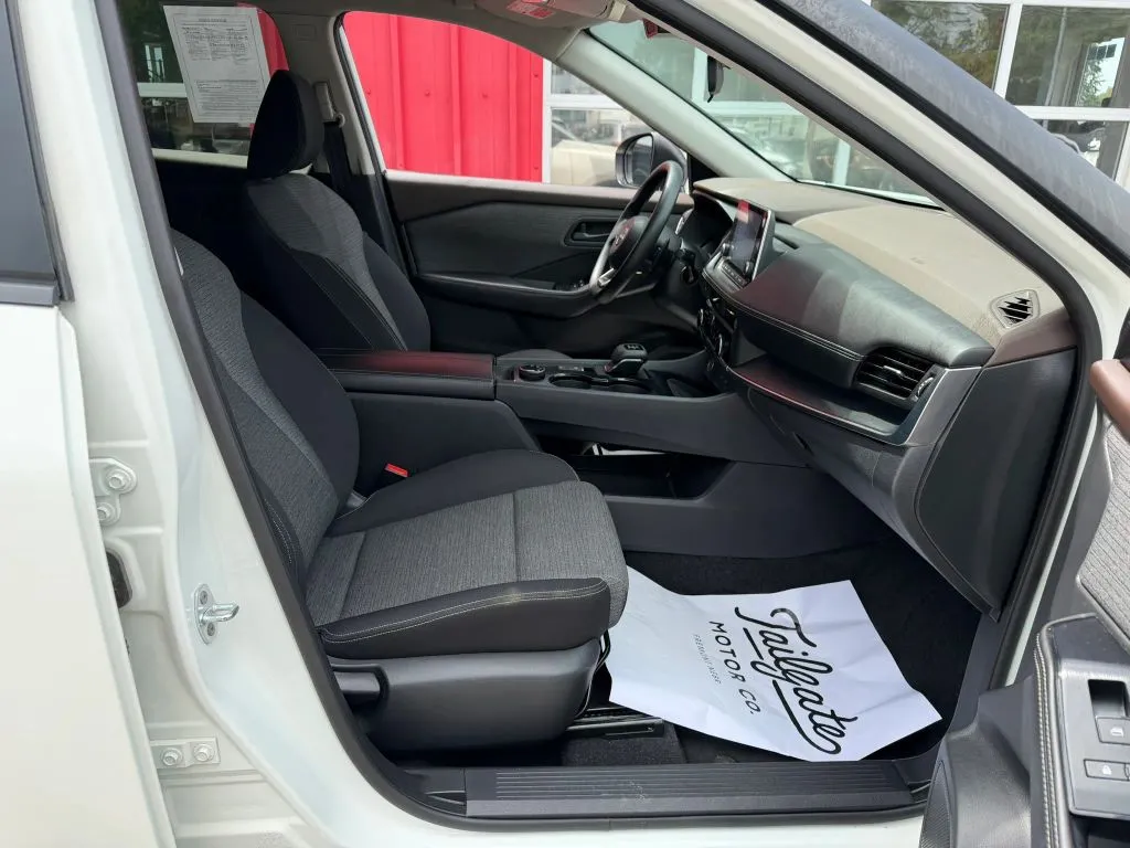 Nissan Rogue photo 14