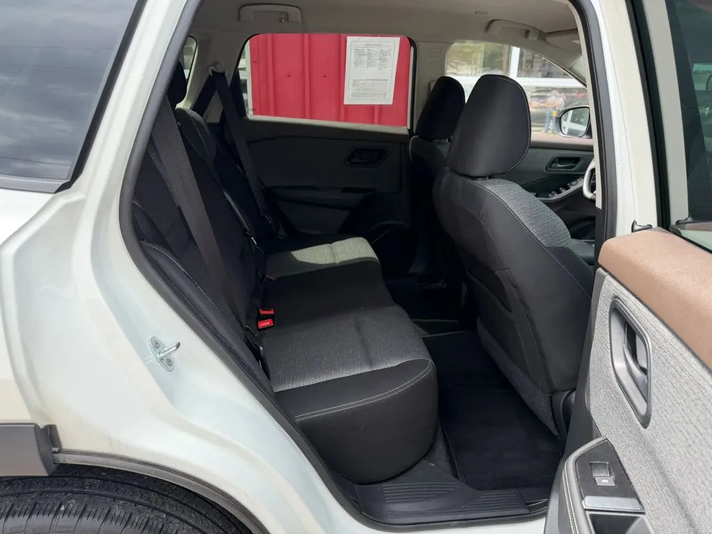 Nissan Rogue photo 16