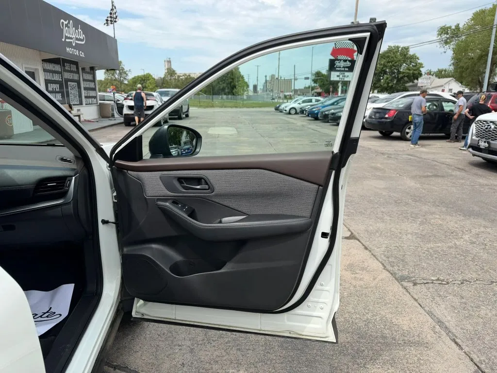 Nissan Rogue photo 13