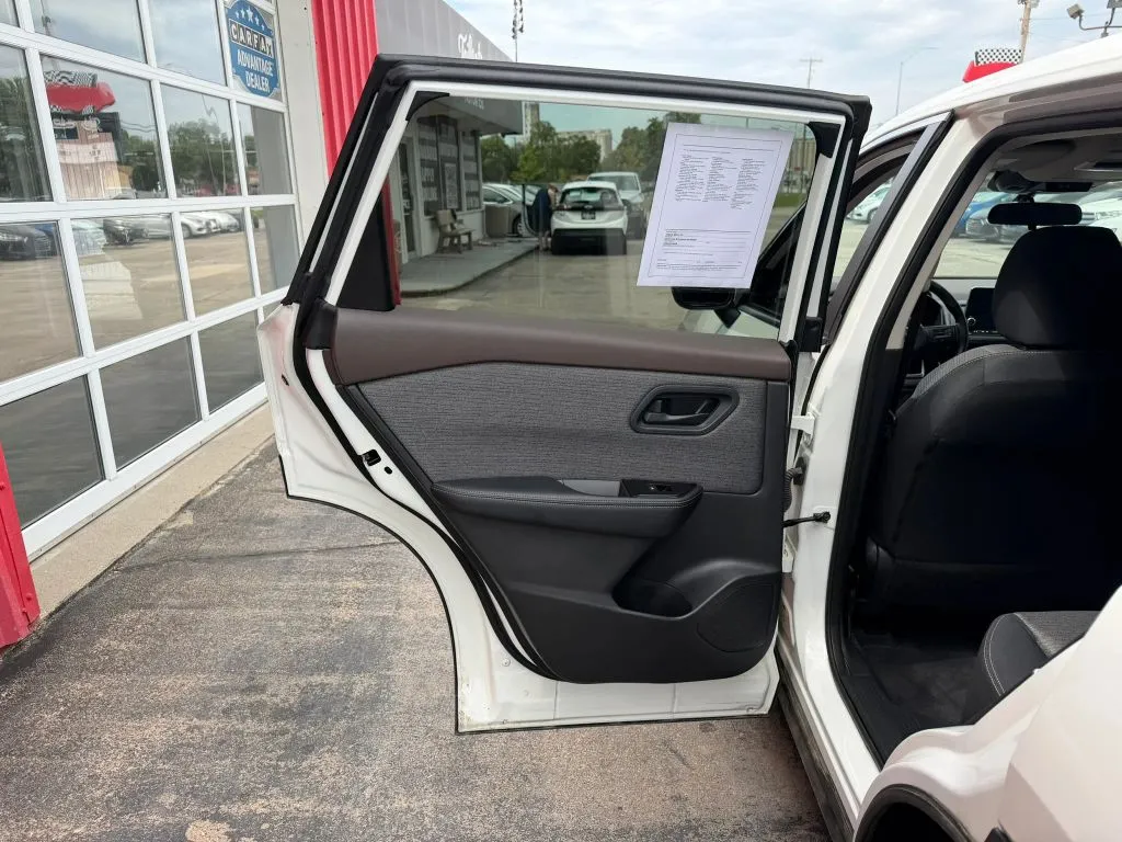 Nissan Rogue photo 11