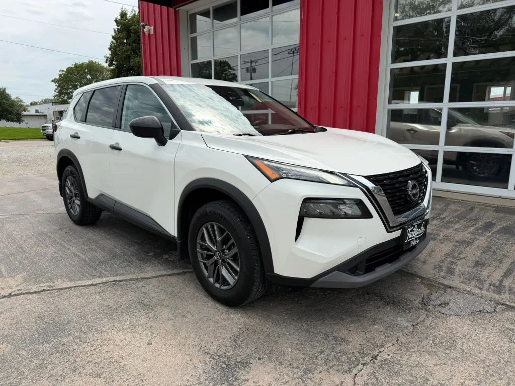 Nissan Rogue photo 2