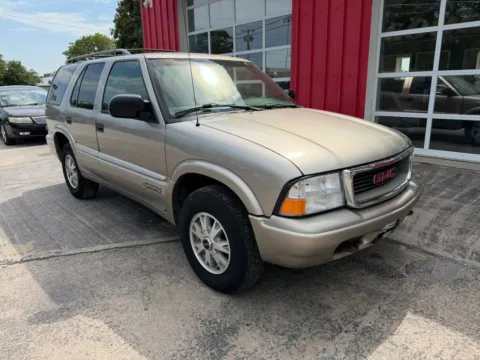 Photos of 2001 GMC Jimmy Sport Utility 4D for sale in Fremont, NE at Tailgate Motor Co. (Fremont South)