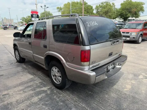 More photos of 2001 GMC Jimmy Sport Utility 4D at Tailgate Motor Co. (Fremont South), NE