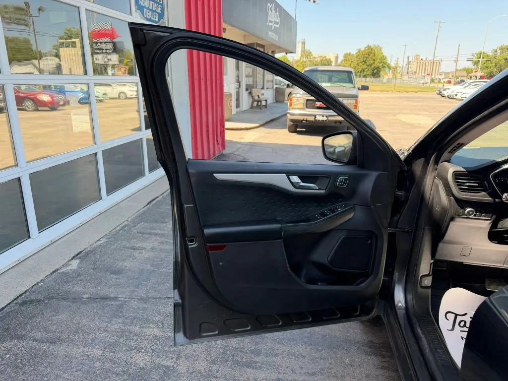 Ford Escape photo 7
