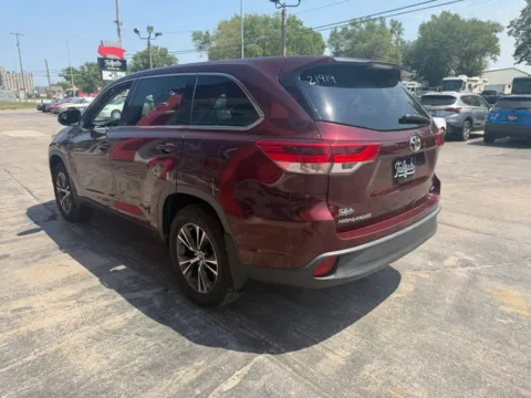 More photos of 2018 Toyota Highlander LE Sport Utility 4D at Tailgate Motor Co. (Fremont South), NE