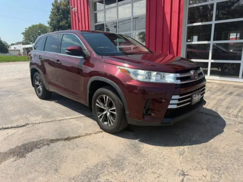 Photos of 2018 Toyota Highlander LE Sport Utility 4D for sale in Fremont, NE at Tailgate Motor Co. (Fremont South)