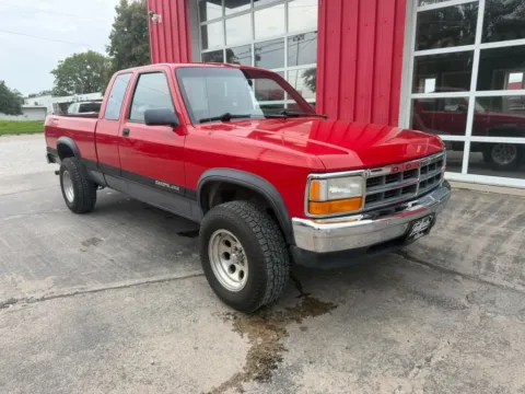 Photos of 1993 Dodge Dakota Club Cab Pickup for sale in Fremont, NE at Tailgate Motor Co. (Fremont South)