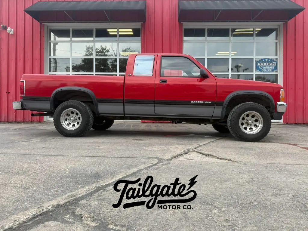 Red 1993 Dodge Dakota Club Cab Pickup for sale in Fremont, NE