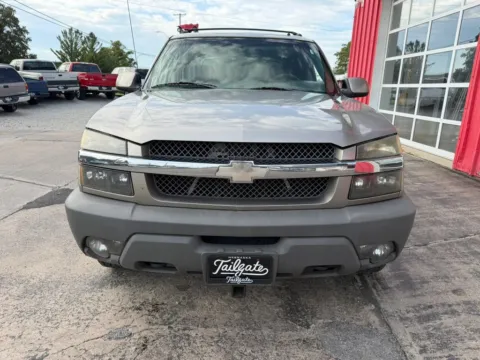 Another view of 2002 Chevrolet Avalanche 2500 Sport Utility Pickup 4D for sale in Fremont, NE at Tailgate Motor Co. (Fremont South)
