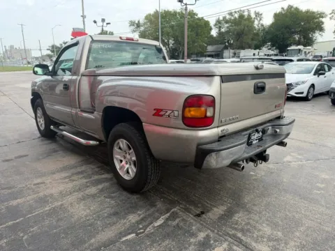 More photos of 2001 GMC Sierra 1500 Regular Cab Short Bed at Tailgate Motor Co. (Fremont South), NE