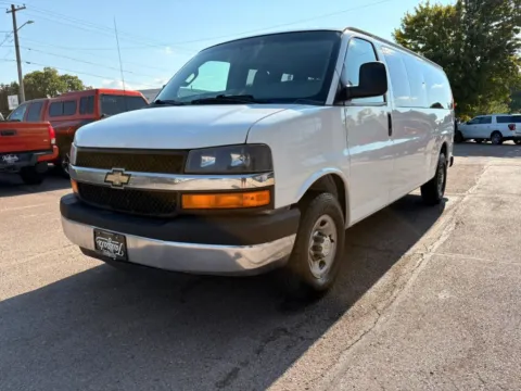 More photos of 2016 Chevrolet Express 3500 Passenger LT Extended Van 3D at Tailgate Motor Co. (Fremont South), NE