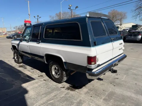 More photos of 1985 Chevrolet Suburban 1500 Scottsdale 4D SUV 4WD at Tailgate Motor Co. (Fremont South), NE