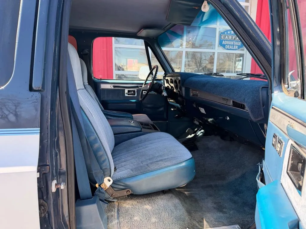 1985 Chevrolet Suburban - Photo 15