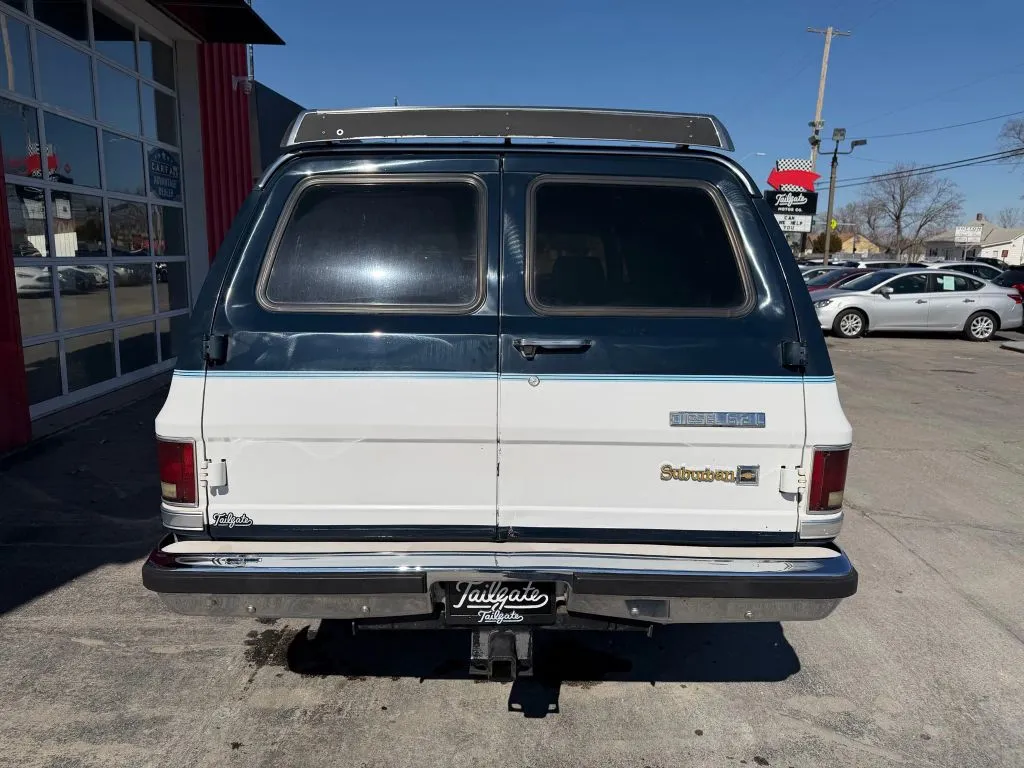 1985 Chevrolet Suburban - Photo 6