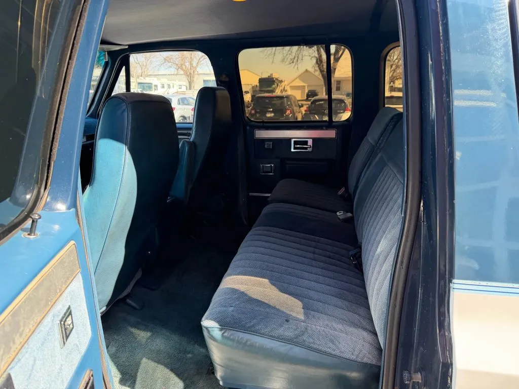 1985 Chevrolet Suburban - Photo 13