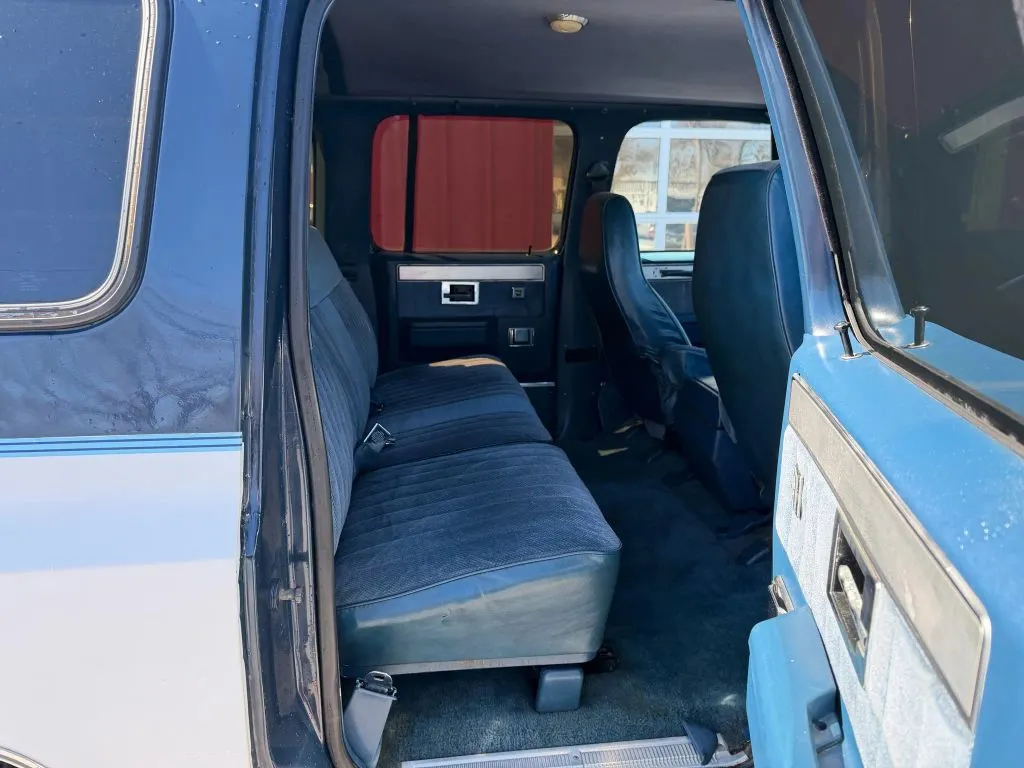 1985 Chevrolet Suburban - Photo 17