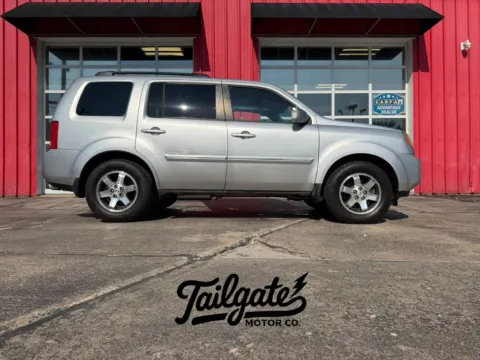 Silver 2011 Honda Pilot Touring Sport Utility 4D for sale in Fremont, NE