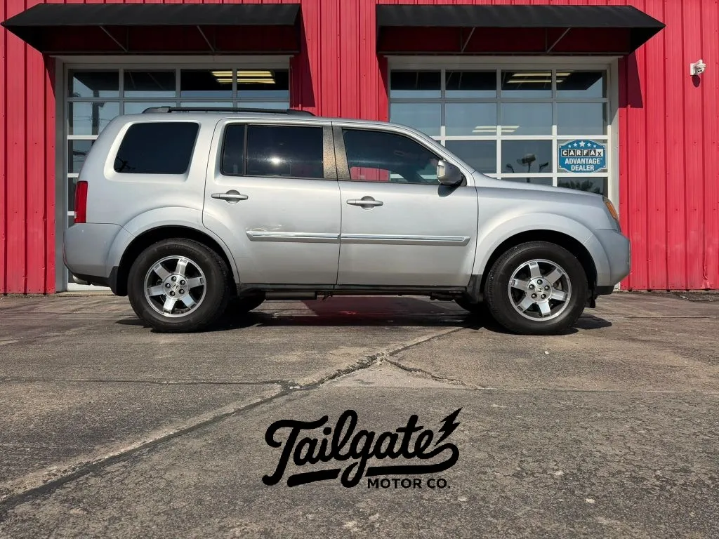 Silver 2011 Honda Pilot Touring Sport Utility 4D for sale in Fremont, NE