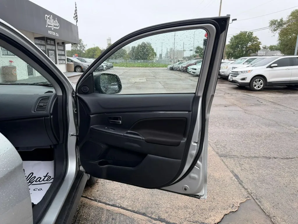 Mitsubishi Outlander Sport photo 13