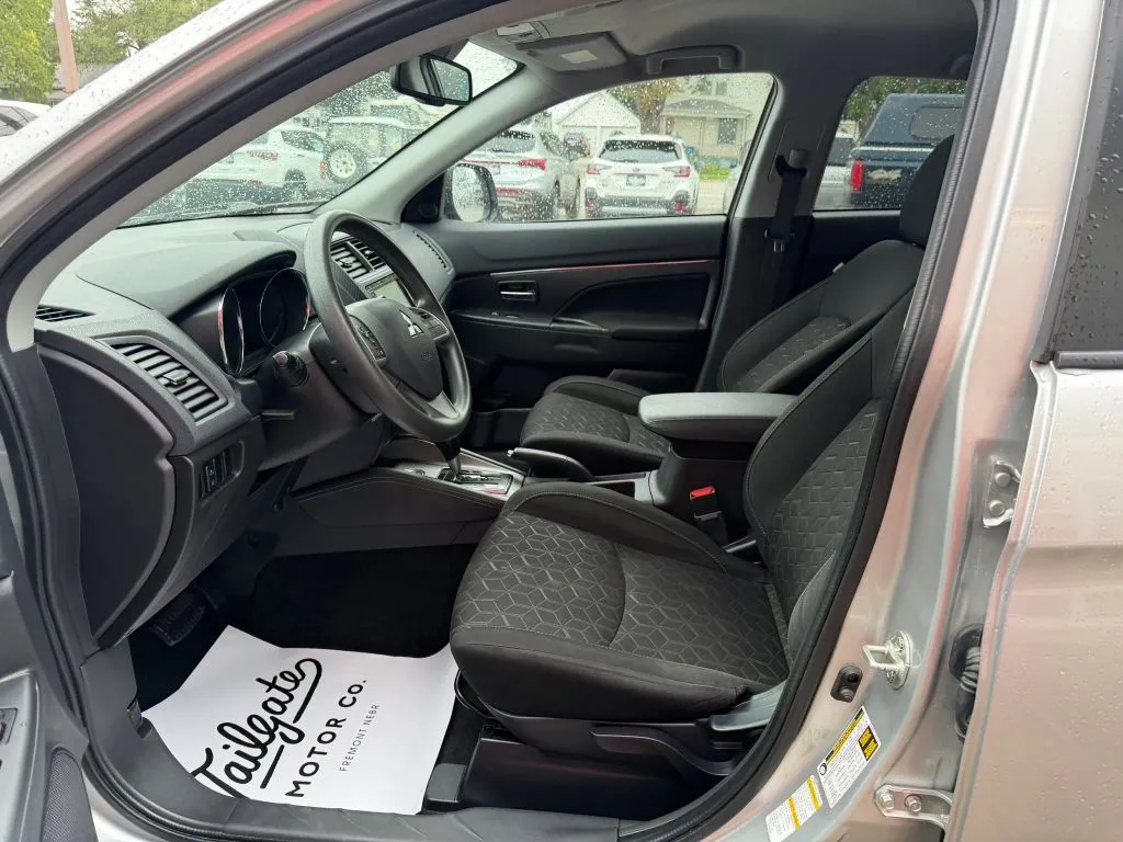 Mitsubishi Outlander Sport photo 10