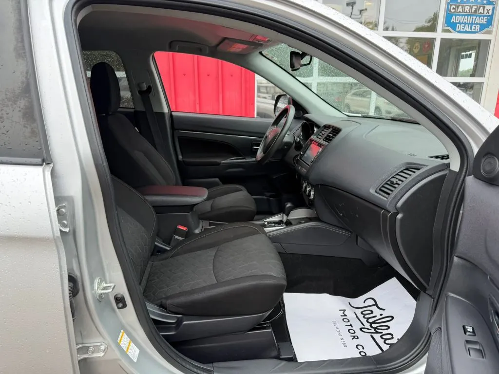 Mitsubishi Outlander Sport photo 14