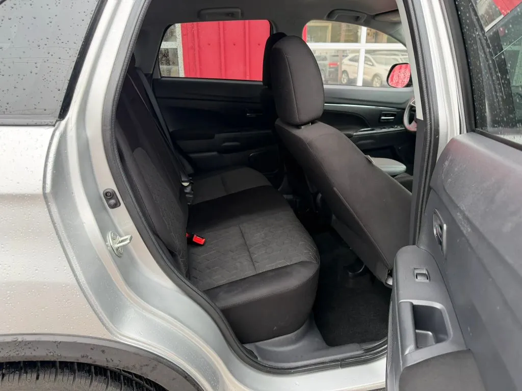 Mitsubishi Outlander Sport photo 16