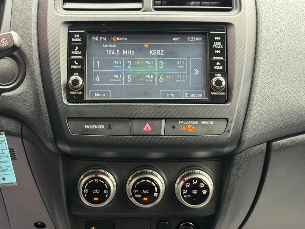 Mitsubishi Outlander Sport photo 18