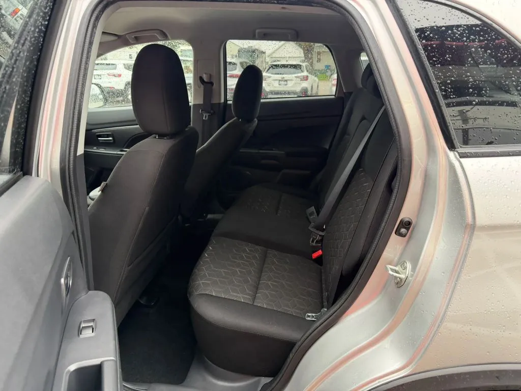 Mitsubishi Outlander Sport photo 12