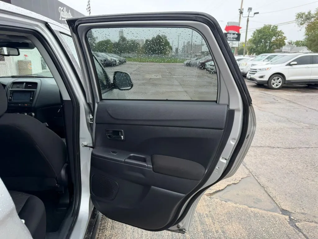 Mitsubishi Outlander Sport photo 15