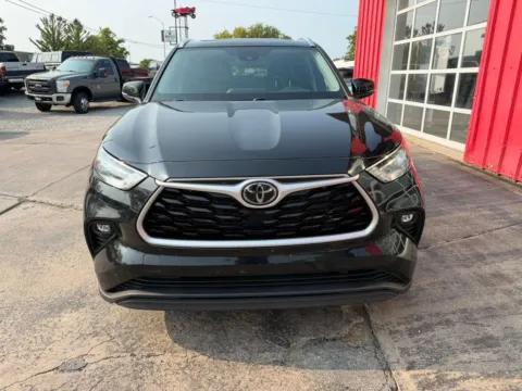Another view of 2021 Toyota Highlander XLE Sport Utility 4D for sale in Fremont, NE at Tailgate Motor Co. (Fremont South)