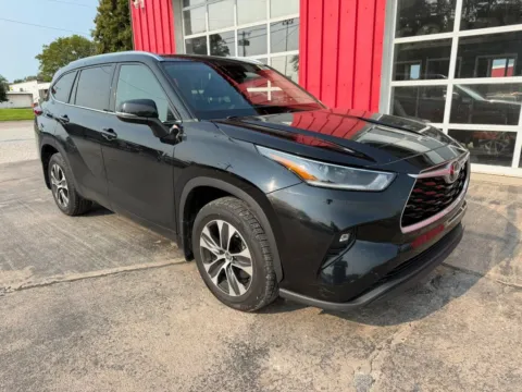 Photos of 2021 Toyota Highlander XLE Sport Utility 4D for sale in Fremont, NE at Tailgate Motor Co. (Fremont South)