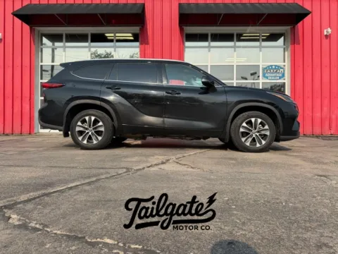 Black 2021 Toyota Highlander XLE Sport Utility 4D for sale in Fremont, NE