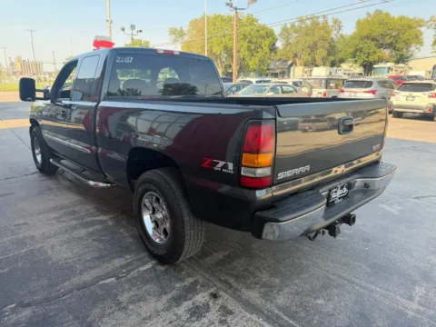 More photos of 2004 GMC Sierra 1500 Extended Cab SLE Pickup 4D 6 1/2 ft at Tailgate Motor Co. (Fremont South), NE