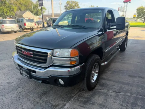 More photos of 2004 GMC Sierra 1500 Extended Cab SLE Pickup 4D 6 1/2 ft at Tailgate Motor Co. (Fremont South), NE