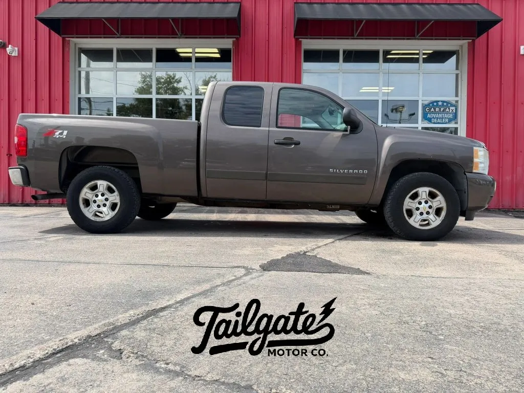 Brown 2007 Chevrolet Silverado 1500 Extended Cab LT Pickup 4D 6 1/2 ft for sale in Fremont, NE