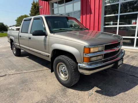 Photos of 1999 Chevrolet 2500 Crew Cab Short Bed for sale in Fremont, NE at Tailgate Motor Co. (Fremont South)