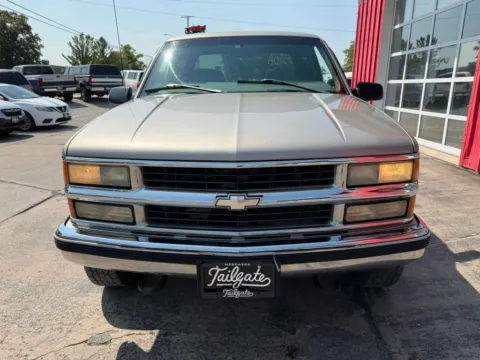 Another view of 1999 Chevrolet 2500 Crew Cab Short Bed for sale in Fremont, NE at Tailgate Motor Co. (Fremont South)
